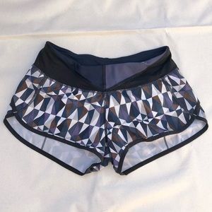 Lululemon Run: Speed Shorts in ‘Stained Glass Love’ Size 2